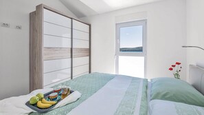 4 bedrooms, iron/ironing board, free WiFi, bed sheets - Villa Freya by Villas Guide (Medulin)