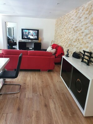 Living area - Lovely apartment in a peaceful green setting on the village heights. (Collobrières)