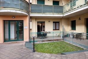 Exterior detail - 'Kikosa House' Apartment with Private Terrace, Wi-Fi, and Air Conditioning (Castelnuovo del Garda)