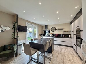 Private kitchen - House with swimming pool near Avignon center (Avignon)