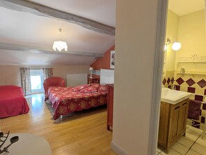10 bedrooms, iron/ironing board, WiFi, bed sheets - Domaine de Chante-Oiseau – 2 Cottages: La Pie and La Tourterelle (Theil-Rabier)