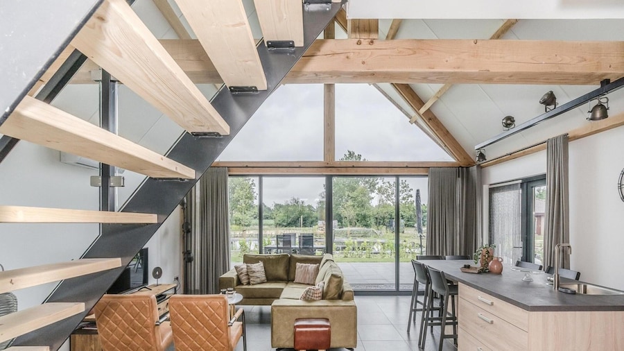 Luxury Country Retreat With a Pond for 6