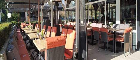 Bungalow | Outdoor dining