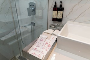 Deluxe Double Room | Bathroom - Regenta Place Iris Park Rishikesh (Rishikesh)