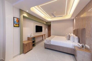 Quarto casal luxo | Frigobar, cofres nos quartos, escrivaninha