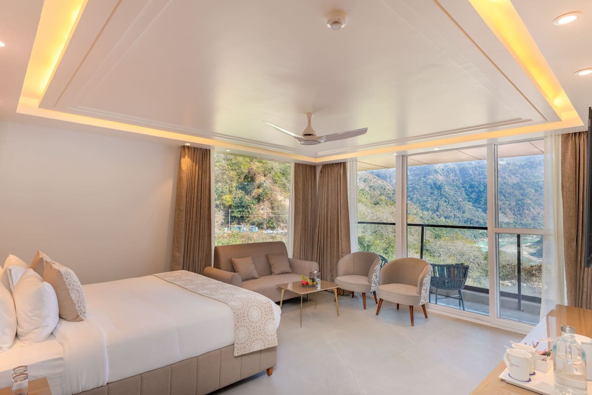 Suite, Balcony, Mountain View