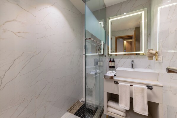 Deluxe Double Room | Bathroom - Regenta Place Iris Park Rishikesh (Rishikesh)