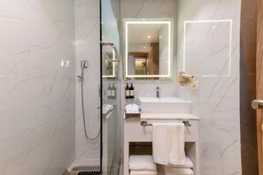 Deluxe Double Room | Bathroom - Regenta Place Iris Park Rishikesh (Rishikesh)