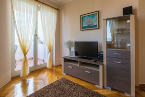 Interior - Modern furnished apartment with balcony and sea view (Crikvenica)
