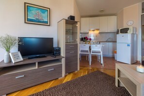 Interior - Modern furnished apartment with balcony and sea view (Crikvenica)