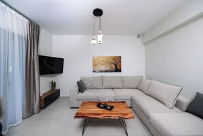 Smart TV - Etherio Naxos Anemos Tranquil 2-bedroom apartment with AC in beautiful Naxos (Naxos)