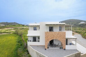 Exterior - Etherio Naxos Anemos Tranquil 2-bedroom apartment with AC in beautiful Naxos (Naxos)