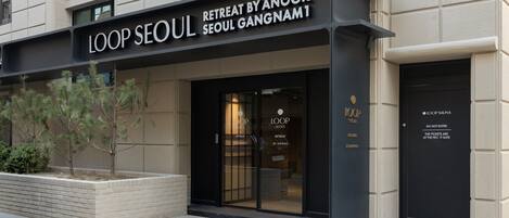 A building with a sign reading 'LOOP SEOUL RETREAT BY ANOOK SEOUL GANGNAM1'.