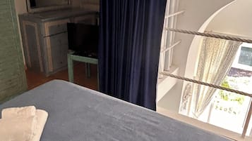 1 chambre, fer et planche à repasser, Wi-Fi gratuit, draps fournis