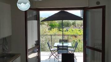 Appartement, balkon, uitzicht op heuvels | Dineren