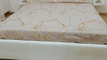 Appartement, balkon, uitzicht op heuvels