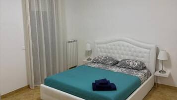 Apartment, Balkon, Hügelblick