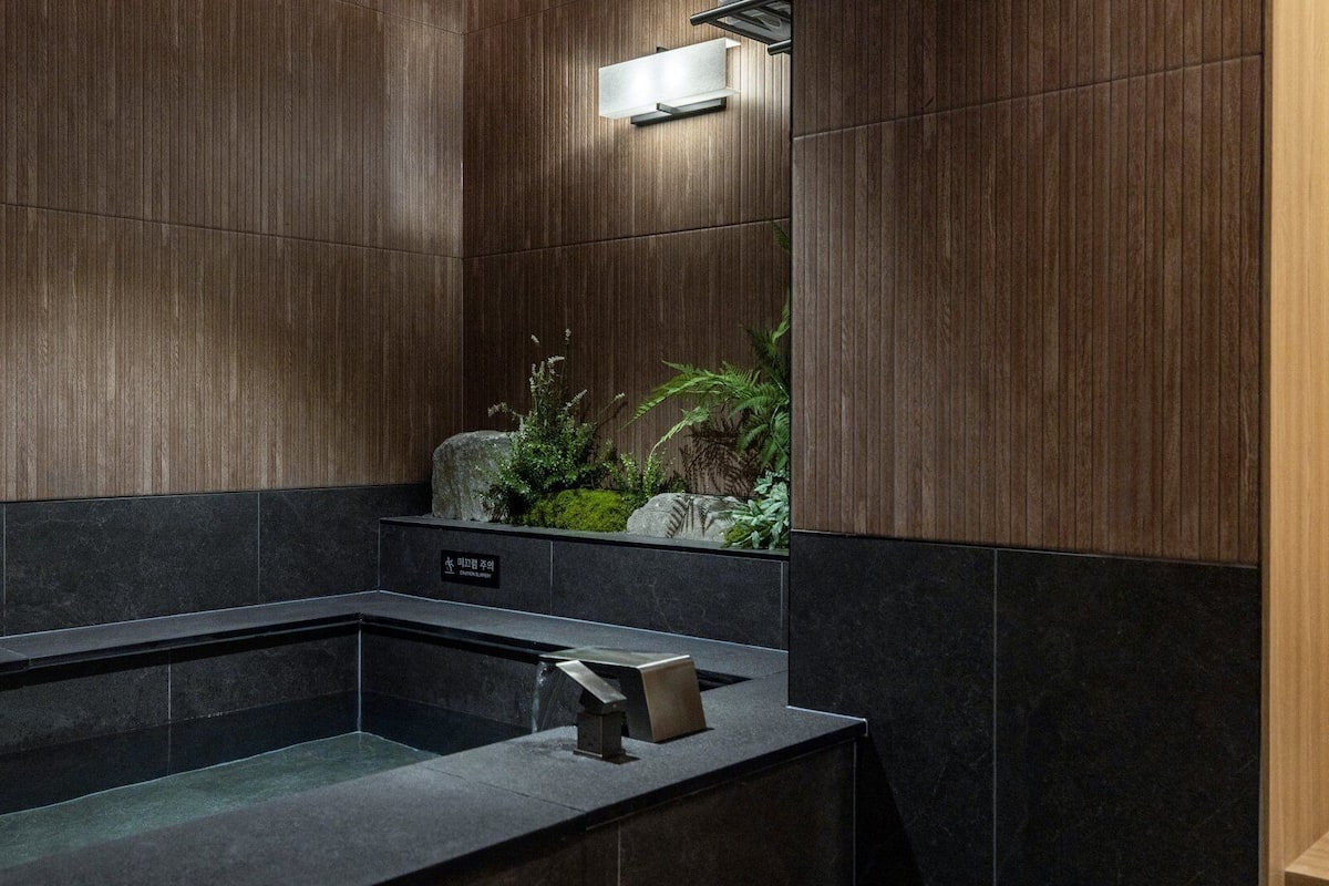 Wellness Suite | อ่างสปาส่วนตัว