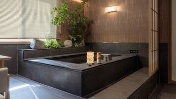 Signature | Private spa tub