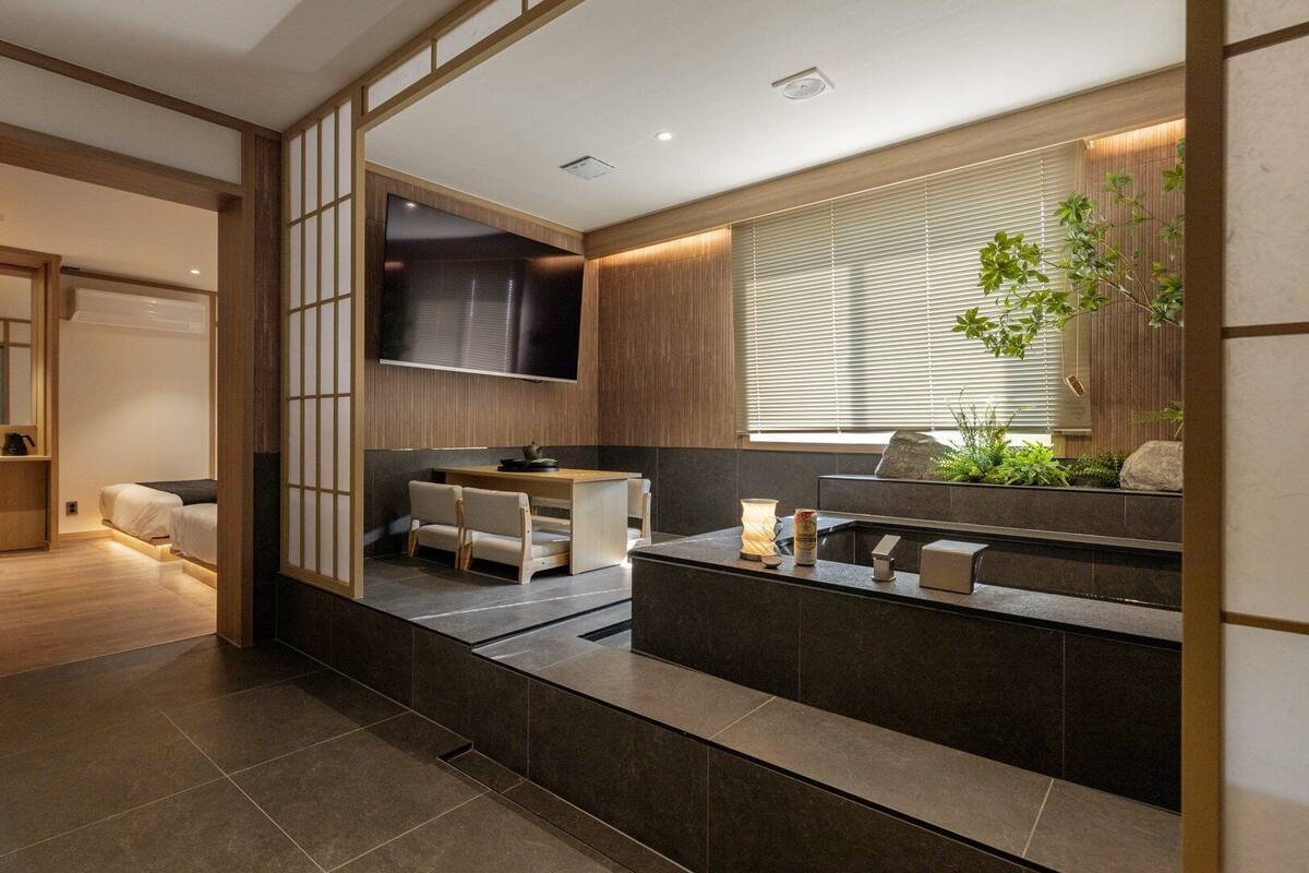 Signature | ผ้าม่านกันแสง, ห้องเก็บเสียง, Wi-Fi ฟรี, ผ้าปูที่นอน