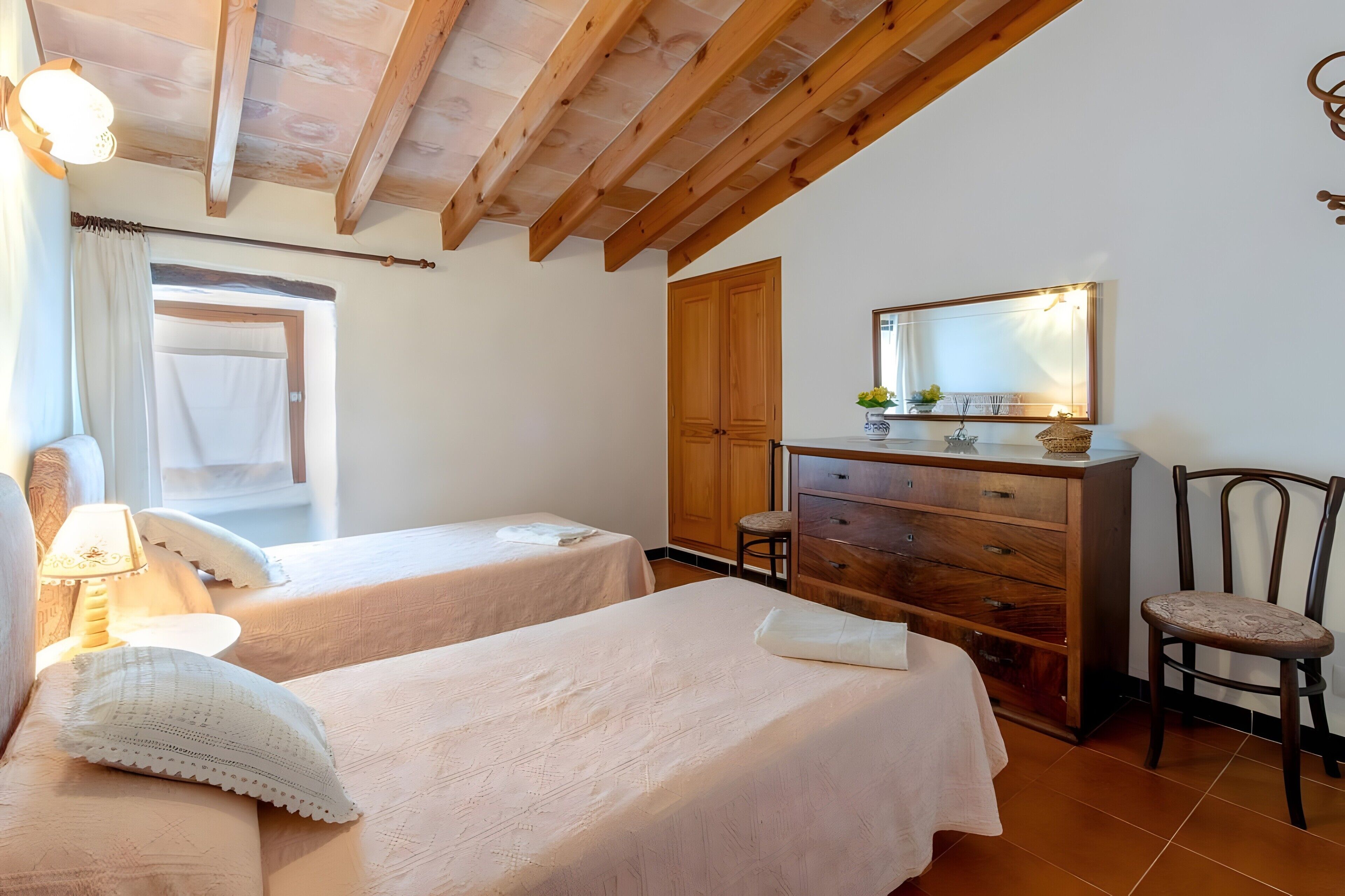 4 bedrooms, WiFi, bed sheets