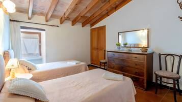 4 bedrooms, WiFi, bed sheets