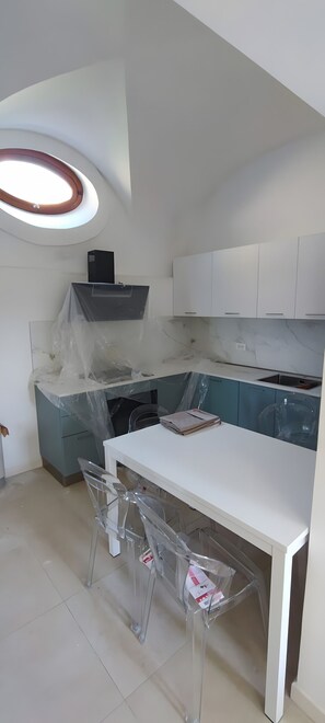 Private kitchen - Spacious Apartment for 8 Guests – Accessible and Comfortable near Venice (Venezia)