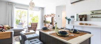 Lemon Tree 1-BR Apt & Pool in Livadia
