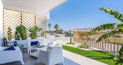 Lemon Tree 1-BR Apt & Pool in Livadia