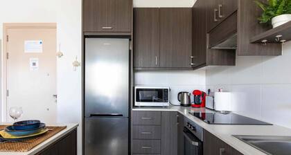 Lemon Tree 1-BR Apt & Pool in Livadia