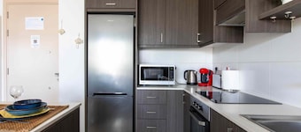 Lemon Tree 1-BR Apt & Pool in Livadia