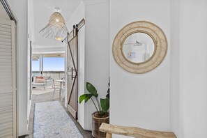 Apartment | Reception - Bright 2 Bed Apartment With Ocean Views (Gold Coast)