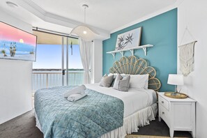 Apartment - Bright 2 Bed Apartment With Ocean Views (Gold Coast)