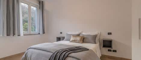 4 bedrooms, iron/ironing board