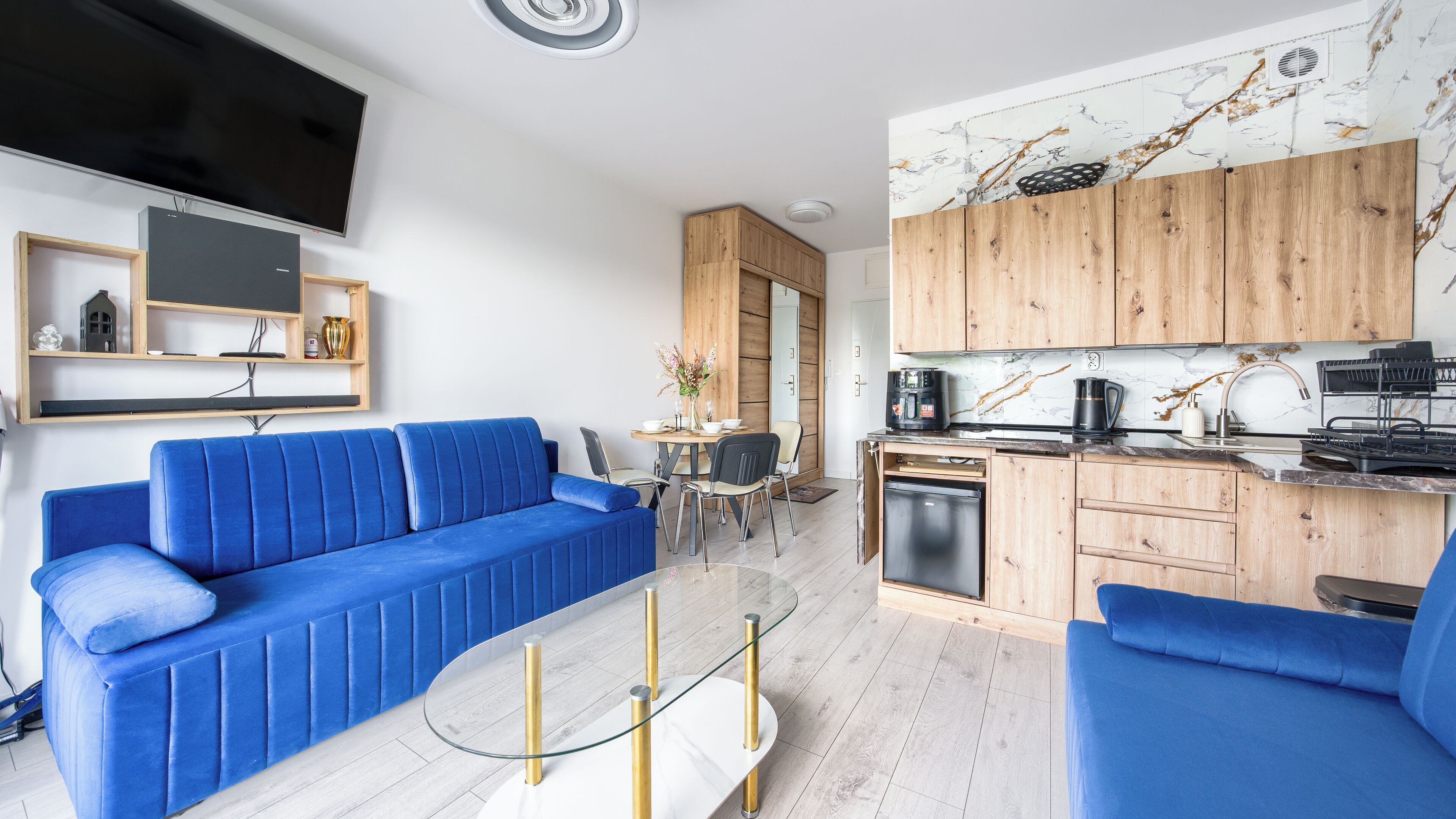 Apartment (35) | Wohnbereich | Flachbildfernseher
