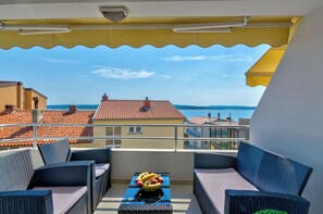Terrace/patio - Modern apartment with sun terrace and sea view (Crikvenica)
