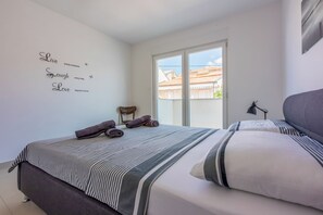 1 bedroom, free WiFi, bed sheets - Modern apartment with sun terrace and sea view (Crikvenica)