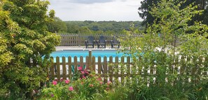 Outdoor pool - Holiday cottage with swimming pool, in Brittany, Morbihan. Pets welcome. (Quistinic)