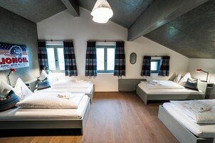 Comfort Room, Multiple Beds, Mountain View