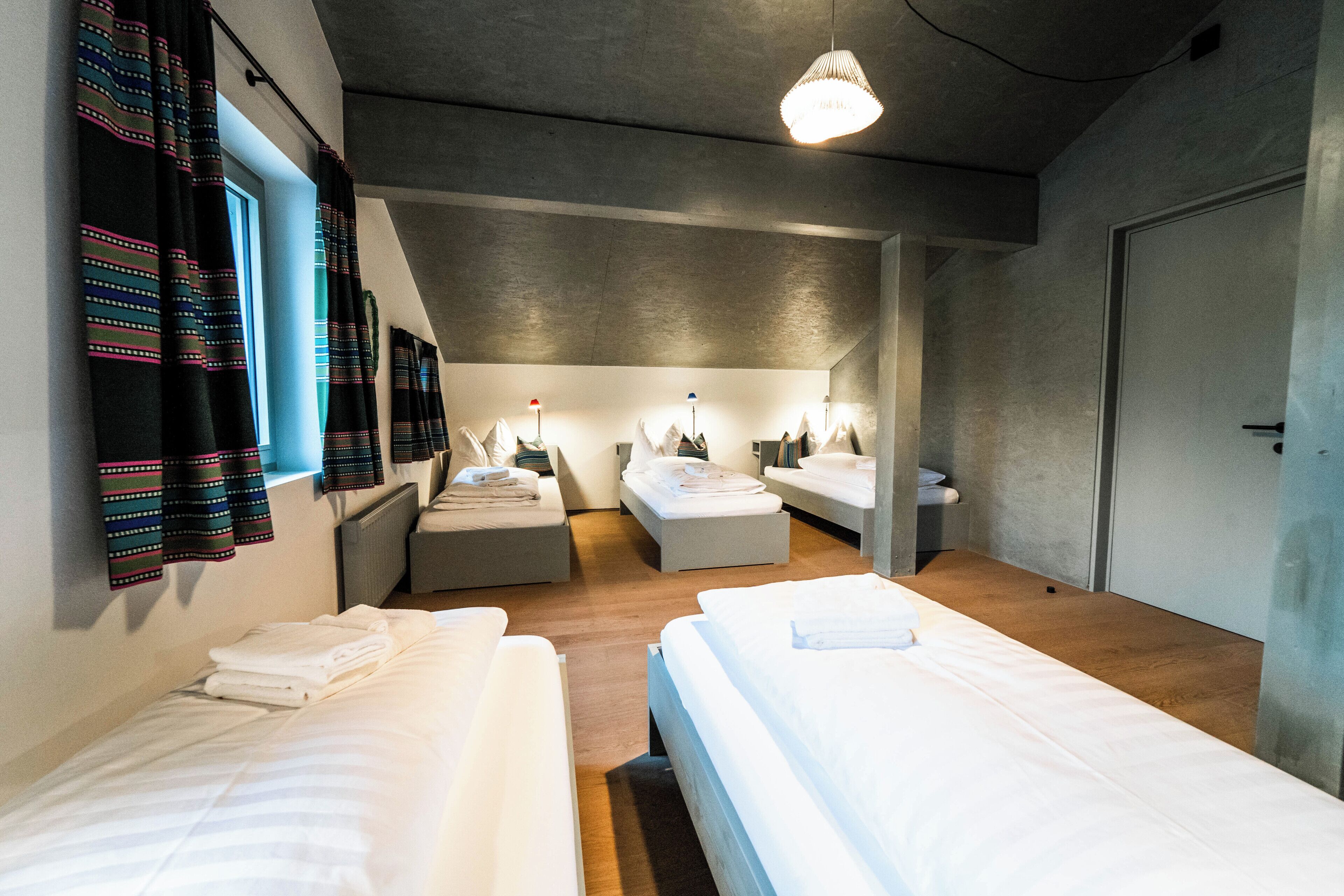 Comfort Room, Multiple Beds, Mountain View