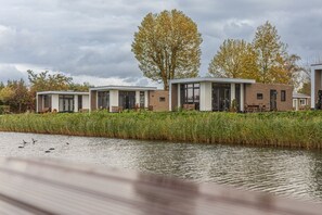 Exterior - Cube XL 91 | 4 persoons chalet op Resort de Betuwe (Zennewijnen)