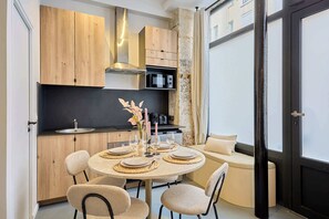 Dining - Charming Apartment - Paris Pere Lachaise (Paris)