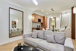 TV - Beautiful apartment with AC - Center of Paris (Paris)