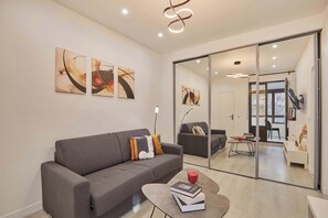 TV, offices - Modern Suite with Patio Boulogne-Billancourt (Boulogne-Billancourt)