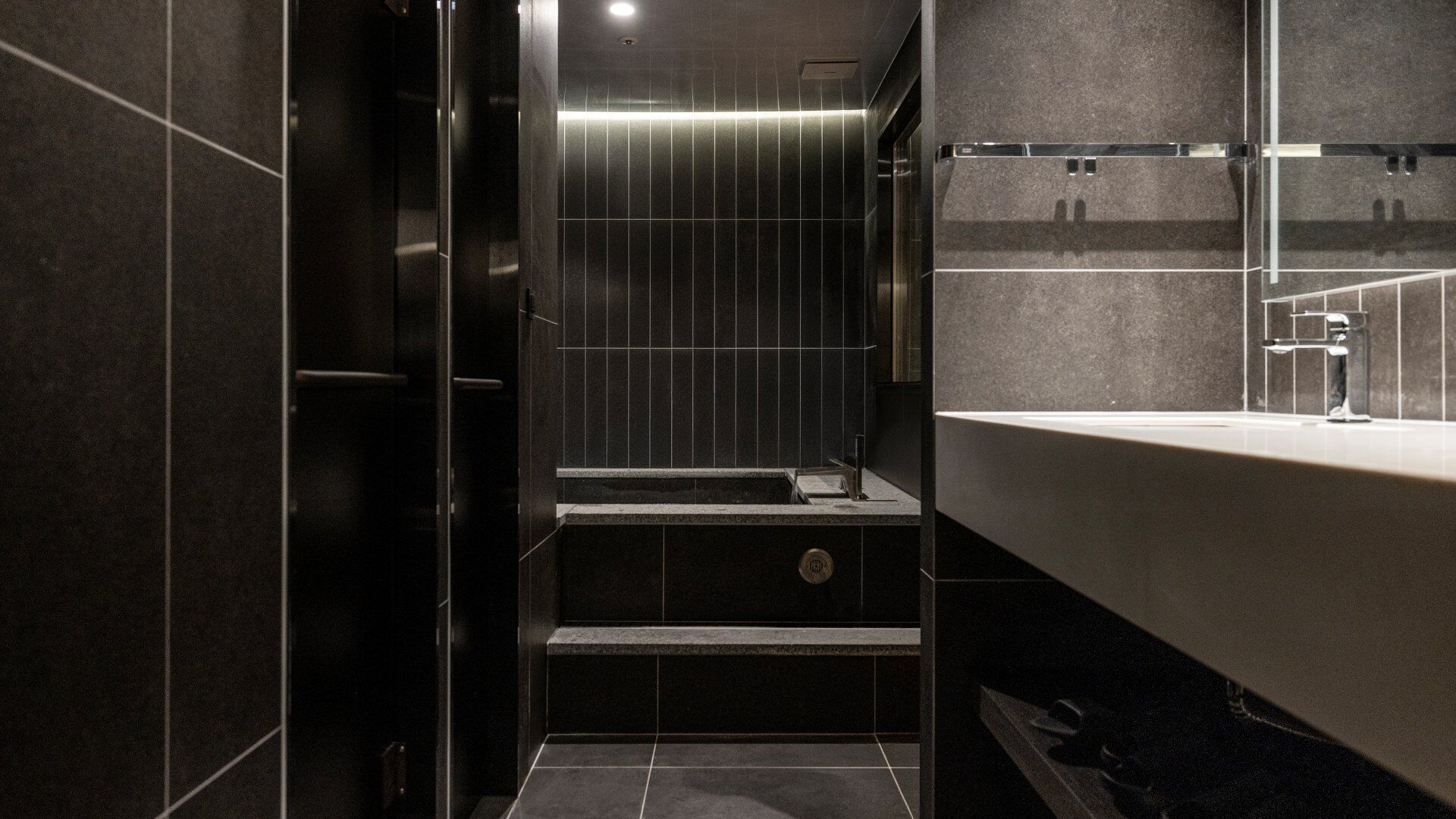 Habitación doble | Baño | Secador de pelo, albornoces, zapatillas y bidé
