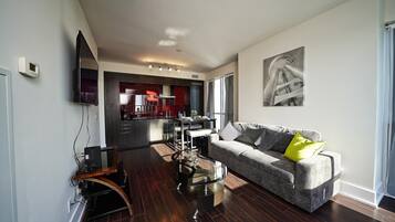 Executive Suite, 2 Queen Beds | Living area