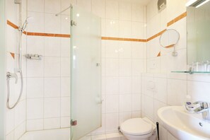 Hair dryer, towels, soap, toilet paper - Apartment no. 15 (Rostock)