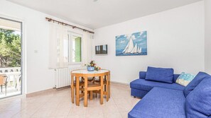 TV - Apartment with pool Kristina by Villas Guide (Barbat na Rabu)