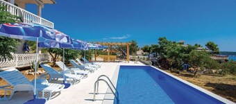 Apartment with pool Kristina by Villas Guide