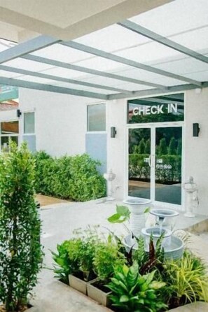 Property grounds - ONE Chumphon Hotel (Chumphon)